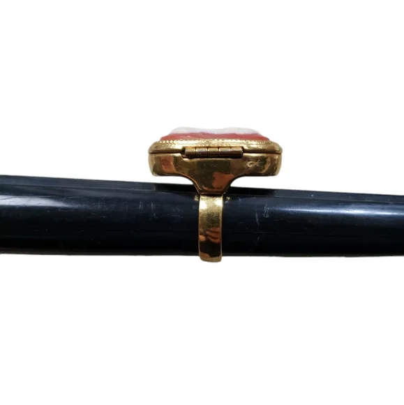 Size 6 Vintage Avon Gold Toned Cameo Perfume Ring - Picture 4 of 4